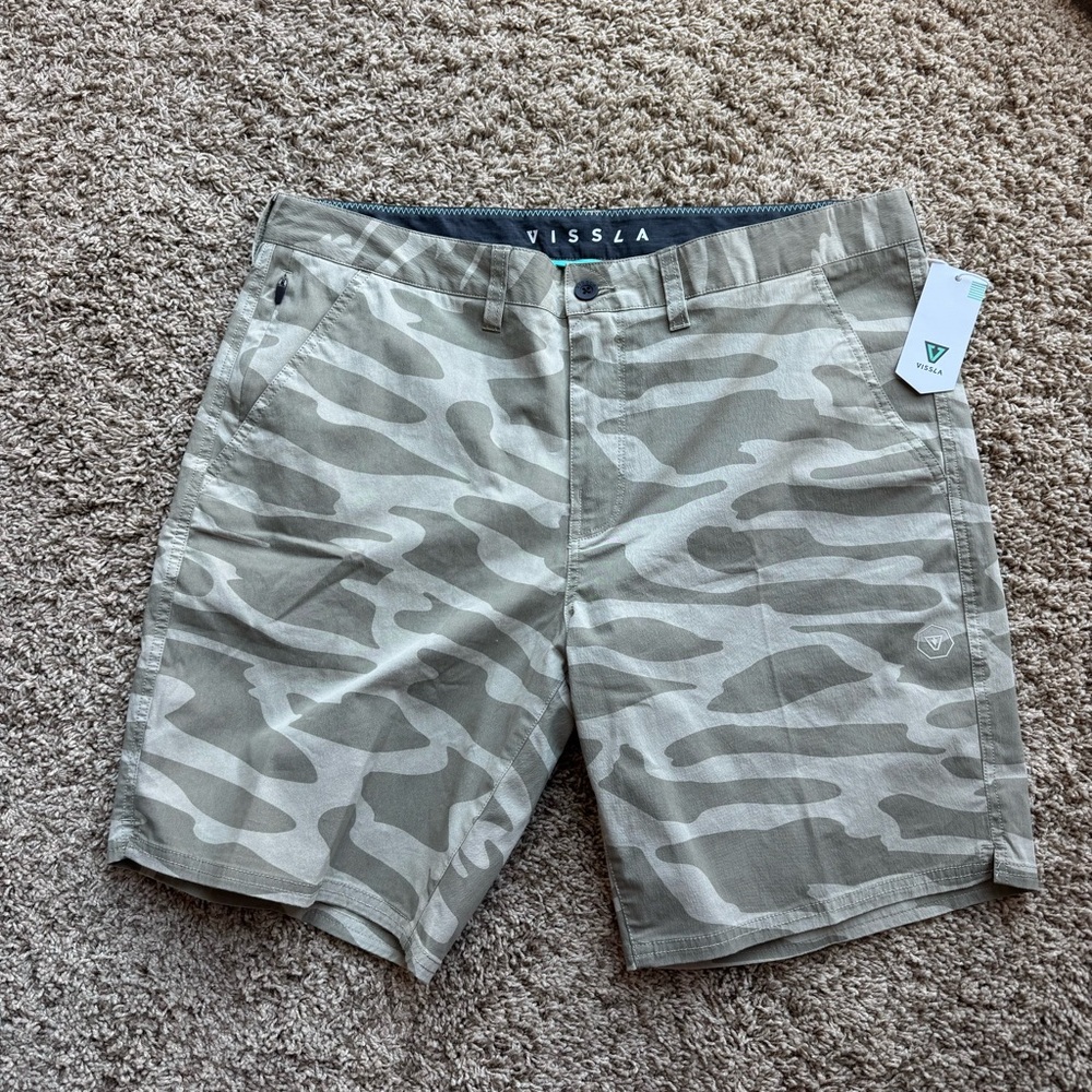 VISSLA Stone Camo Flat Front Men's Shorts - Olive/Tan